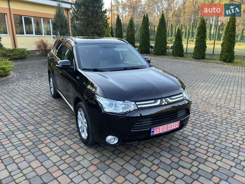 Внедорожник / Кроссовер Mitsubishi Outlander 2013 в Ровно