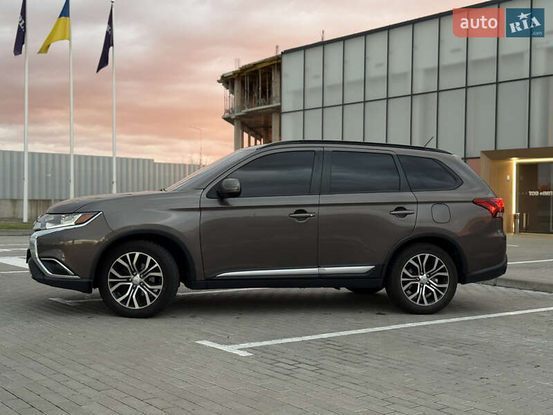 Внедорожник / Кроссовер Mitsubishi Outlander 2016 в Львове фото 4 Внедорожник / Кроссовер Mitsubishi Outlander 2016 в Львове