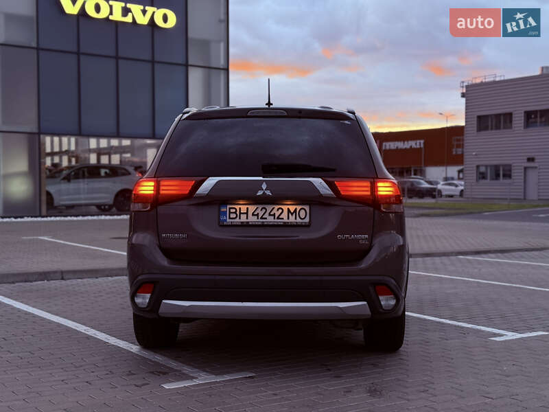 Внедорожник / Кроссовер Mitsubishi Outlander 2016 в Львове фото 7 Внедорожник / Кроссовер Mitsubishi Outlander 2016 в Львове
