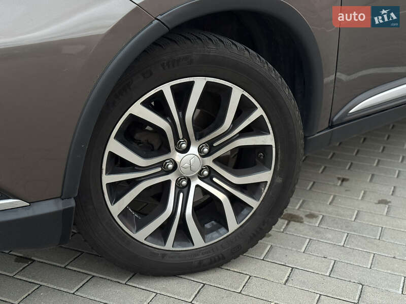 Внедорожник / Кроссовер Mitsubishi Outlander 2016 в Львове фото 9 Внедорожник / Кроссовер Mitsubishi Outlander 2016 в Львове