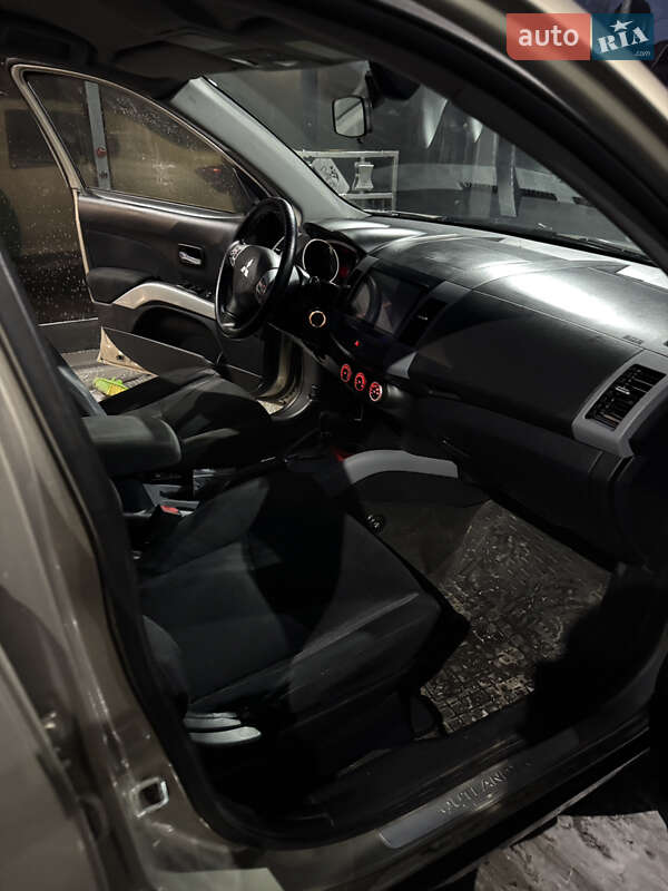 Внедорожник / Кроссовер Mitsubishi Outlander 2008 в Днепре фото 11 Внедорожник / Кроссовер Mitsubishi Outlander 2008 в Днепре