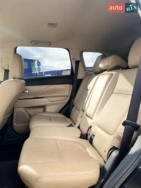 Внедорожник / Кроссовер Mitsubishi Outlander 2015 в Кропивницком