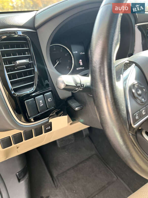 Внедорожник / Кроссовер Mitsubishi Outlander 2015 в Кропивницком