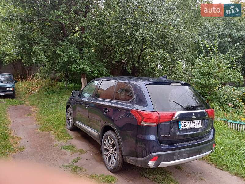 Внедорожник / Кроссовер Mitsubishi Outlander 2017 в Чернигове фото 2 Внедорожник / Кроссовер Mitsubishi Outlander 2017 в Чернигове