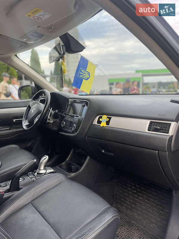 Позашляховик / Кросовер Mitsubishi Outlander 2014 в Житомирі