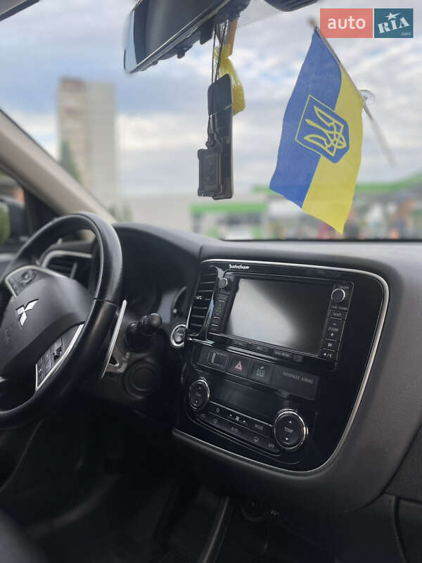 Позашляховик / Кросовер Mitsubishi Outlander 2014 в Житомирі