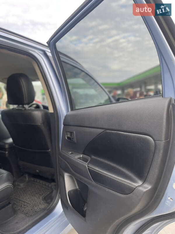 Позашляховик / Кросовер Mitsubishi Outlander 2014 в Житомирі