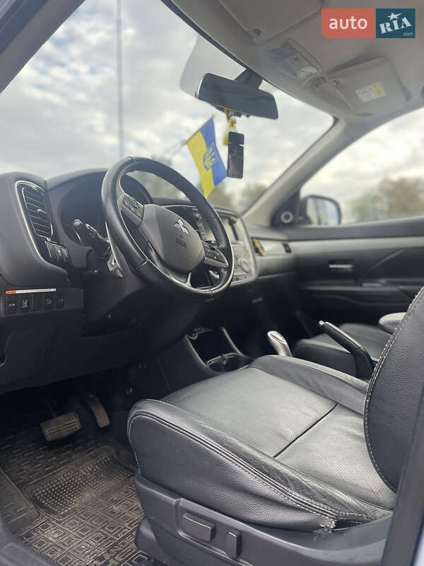 Позашляховик / Кросовер Mitsubishi Outlander 2014 в Житомирі