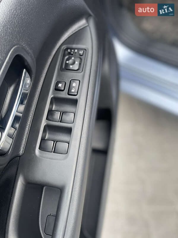 Позашляховик / Кросовер Mitsubishi Outlander 2014 в Житомирі