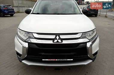 Позашляховик / Кросовер Mitsubishi Outlander 2017 в Львові