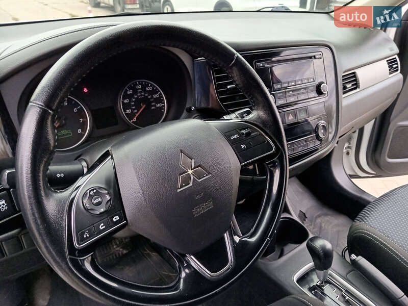 Внедорожник / Кроссовер Mitsubishi Outlander 2017 в Львове фото 14 Внедорожник / Кроссовер Mitsubishi Outlander 2017 в Львове