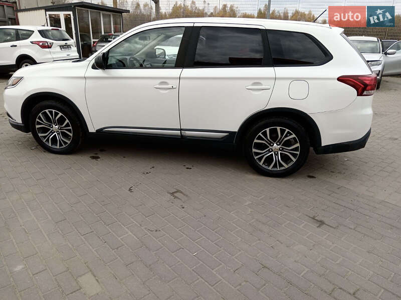 Внедорожник / Кроссовер Mitsubishi Outlander 2017 в Львове фото 6 Внедорожник / Кроссовер Mitsubishi Outlander 2017 в Львове