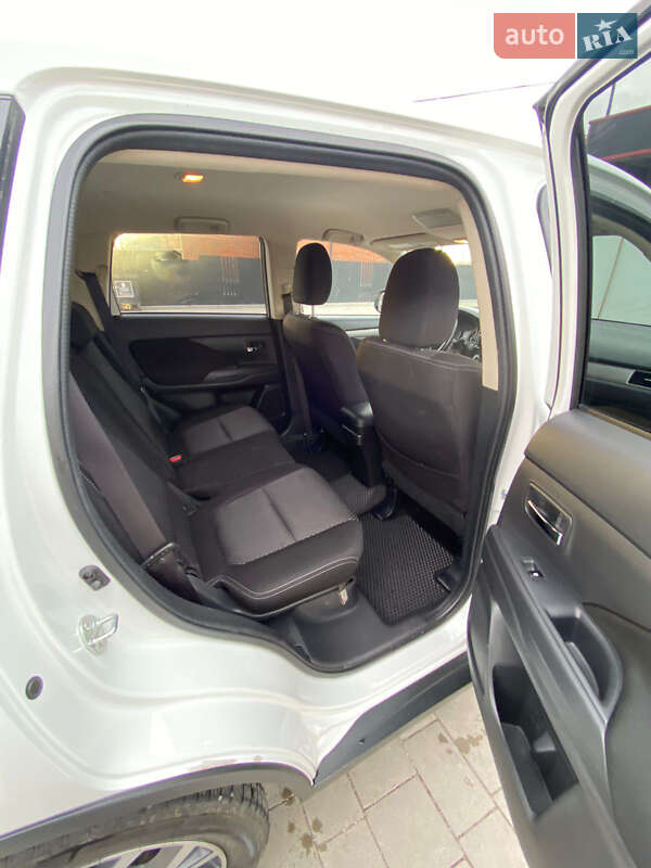 Внедорожник / Кроссовер Mitsubishi Outlander 2016 в Тернополе