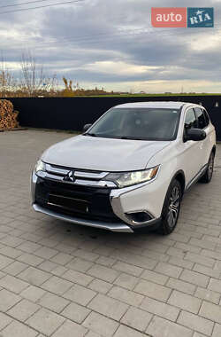 Позашляховик / Кросовер Mitsubishi Outlander 2016 в Тернополі