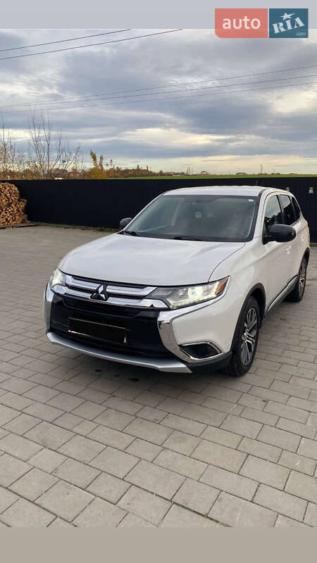 Mitsubishi Outlander 2016