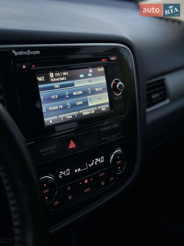 Внедорожник / Кроссовер Mitsubishi Outlander 2012 в Александрие