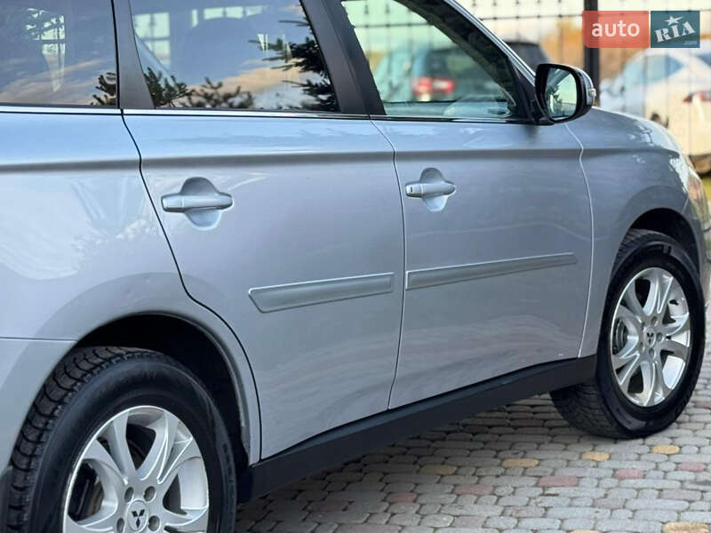 Внедорожник / Кроссовер Mitsubishi Outlander 2012 в Сумах
