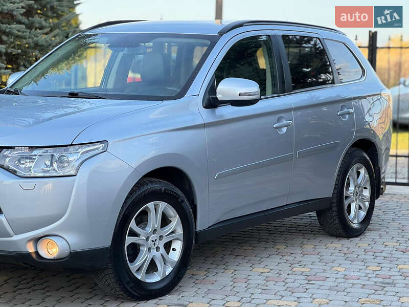 Внедорожник / Кроссовер Mitsubishi Outlander 2012 в Сумах