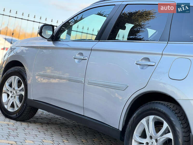 Внедорожник / Кроссовер Mitsubishi Outlander 2012 в Сумах