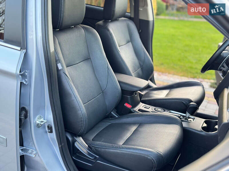 Внедорожник / Кроссовер Mitsubishi Outlander 2012 в Сумах