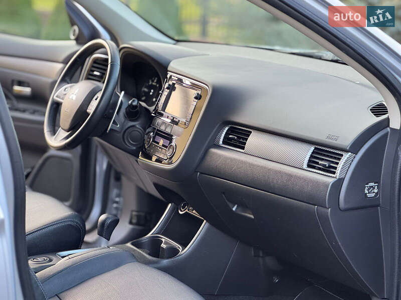 Внедорожник / Кроссовер Mitsubishi Outlander 2012 в Сумах