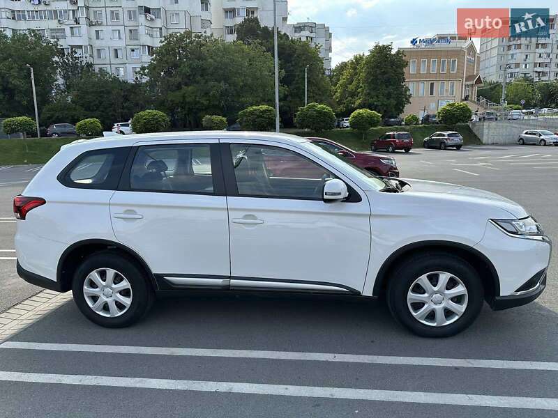 Внедорожник / Кроссовер Mitsubishi Outlander 2019 в Одессе фото 3 Внедорожник / Кроссовер Mitsubishi Outlander 2019 в Одессе