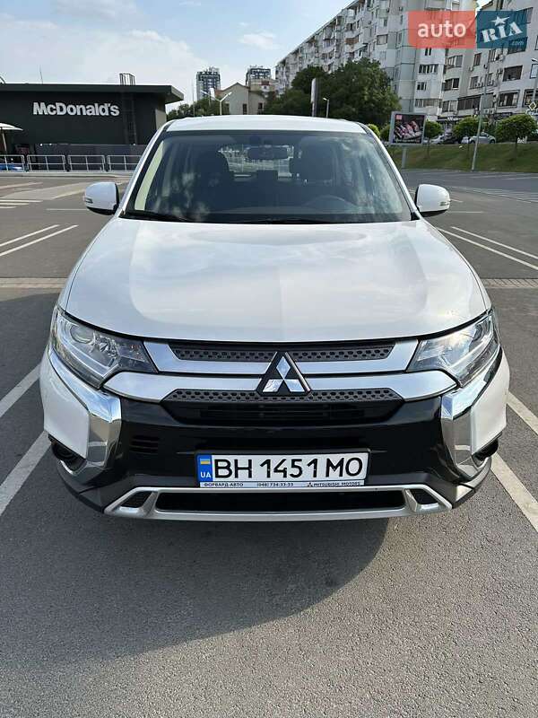 Внедорожник / Кроссовер Mitsubishi Outlander 2019 в Одессе фото 7 Внедорожник / Кроссовер Mitsubishi Outlander 2019 в Одессе