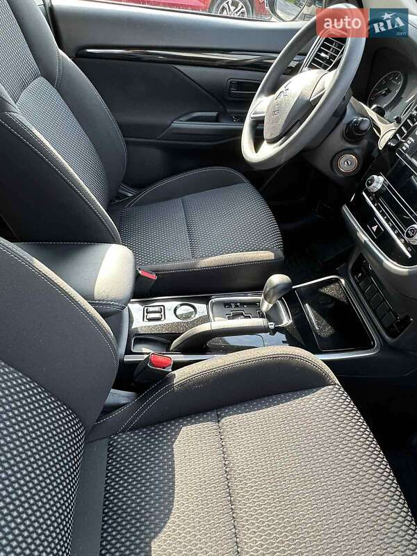 Внедорожник / Кроссовер Mitsubishi Outlander 2019 в Одессе фото 41 Внедорожник / Кроссовер Mitsubishi Outlander 2019 в Одессе