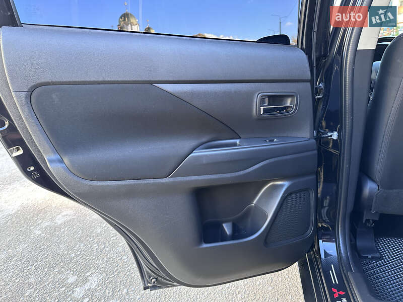 Внедорожник / Кроссовер Mitsubishi Outlander 2015 в Тернополе