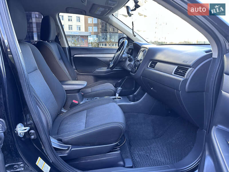 Внедорожник / Кроссовер Mitsubishi Outlander 2015 в Тернополе