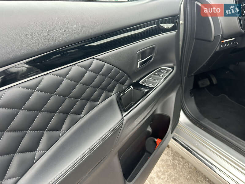 Внедорожник / Кроссовер Mitsubishi Outlander 2020 в Киеве