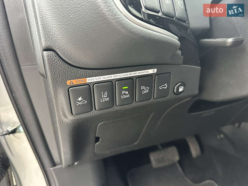 Внедорожник / Кроссовер Mitsubishi Outlander 2020 в Киеве