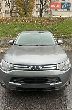 Внедорожник / Кроссовер Mitsubishi Outlander 2014 в Харькове
