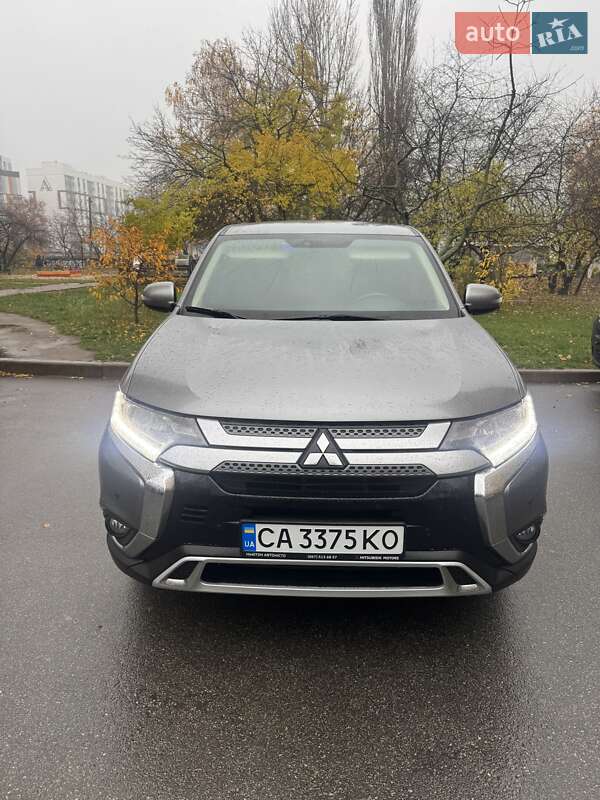 Mitsubishi Outlander 2021