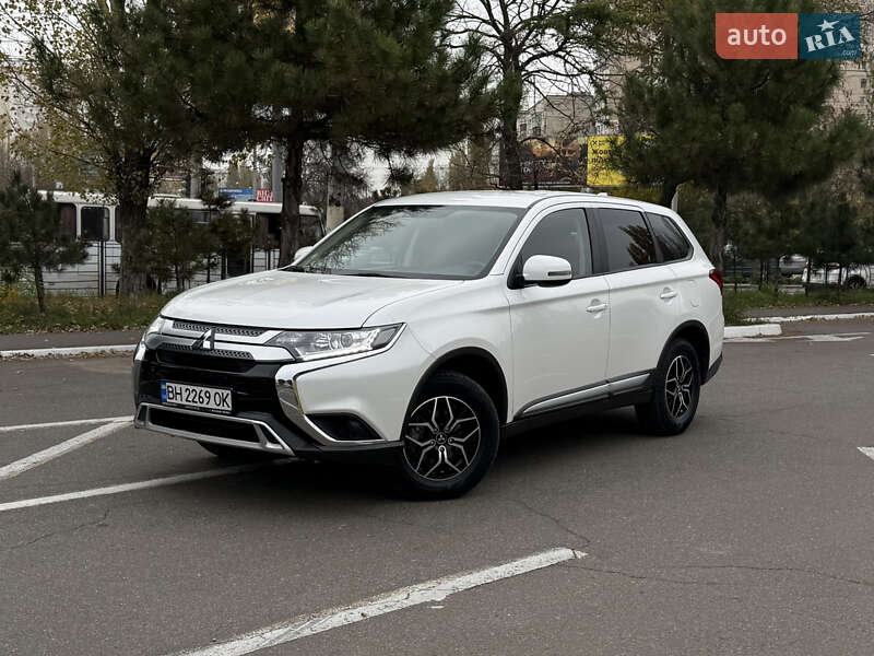 Mitsubishi Outlander 2021