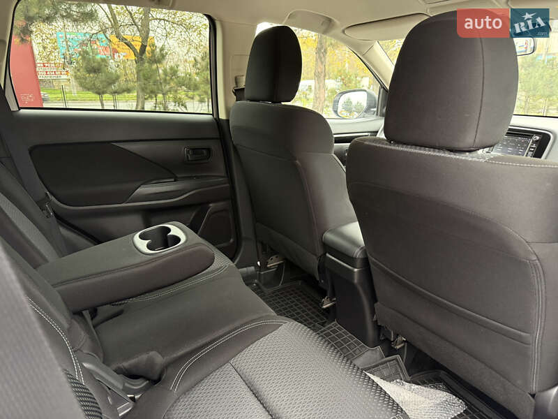 Внедорожник / Кроссовер Mitsubishi Outlander 2021 в Одессе фото 37 Внедорожник / Кроссовер Mitsubishi Outlander 2021 в Одессе