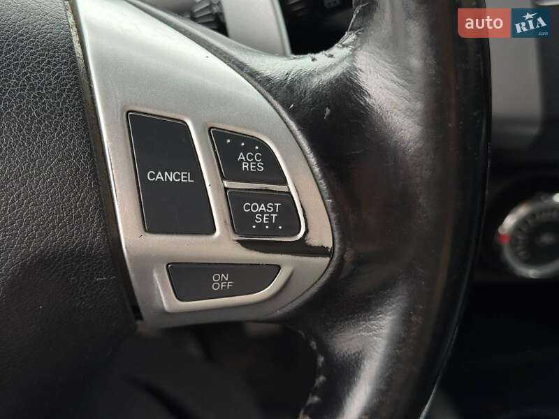 Позашляховик / Кросовер Mitsubishi Outlander 2010 в Рівному