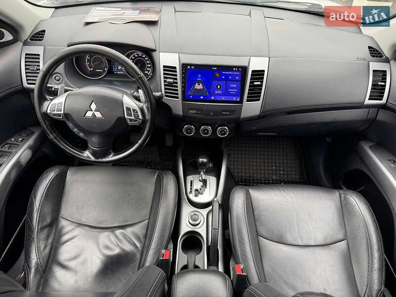 Позашляховик / Кросовер Mitsubishi Outlander 2010 в Рівному