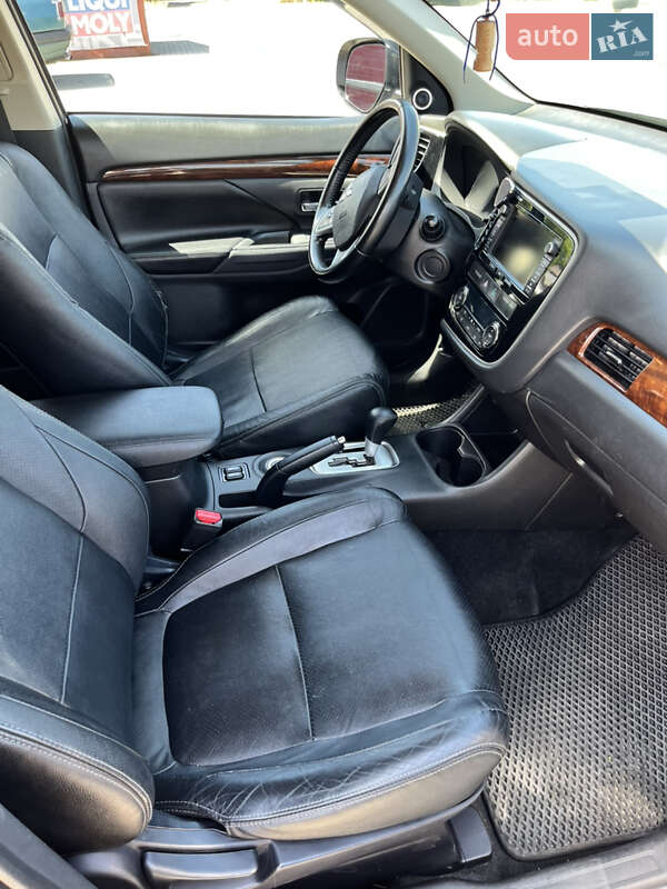 Внедорожник / Кроссовер Mitsubishi Outlander 2013 в Одессе