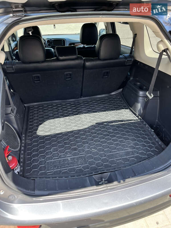 Внедорожник / Кроссовер Mitsubishi Outlander 2013 в Одессе