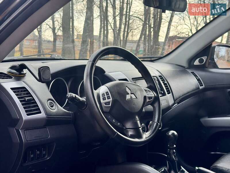 Позашляховик / Кросовер Mitsubishi Outlander 2011 в Охтирці