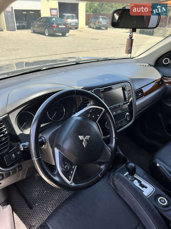 Внедорожник / Кроссовер Mitsubishi Outlander 2013 в Одессе