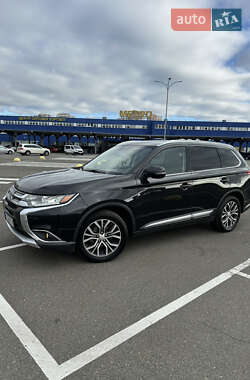 Внедорожник / Кроссовер Mitsubishi Outlander 2017 в Киеве