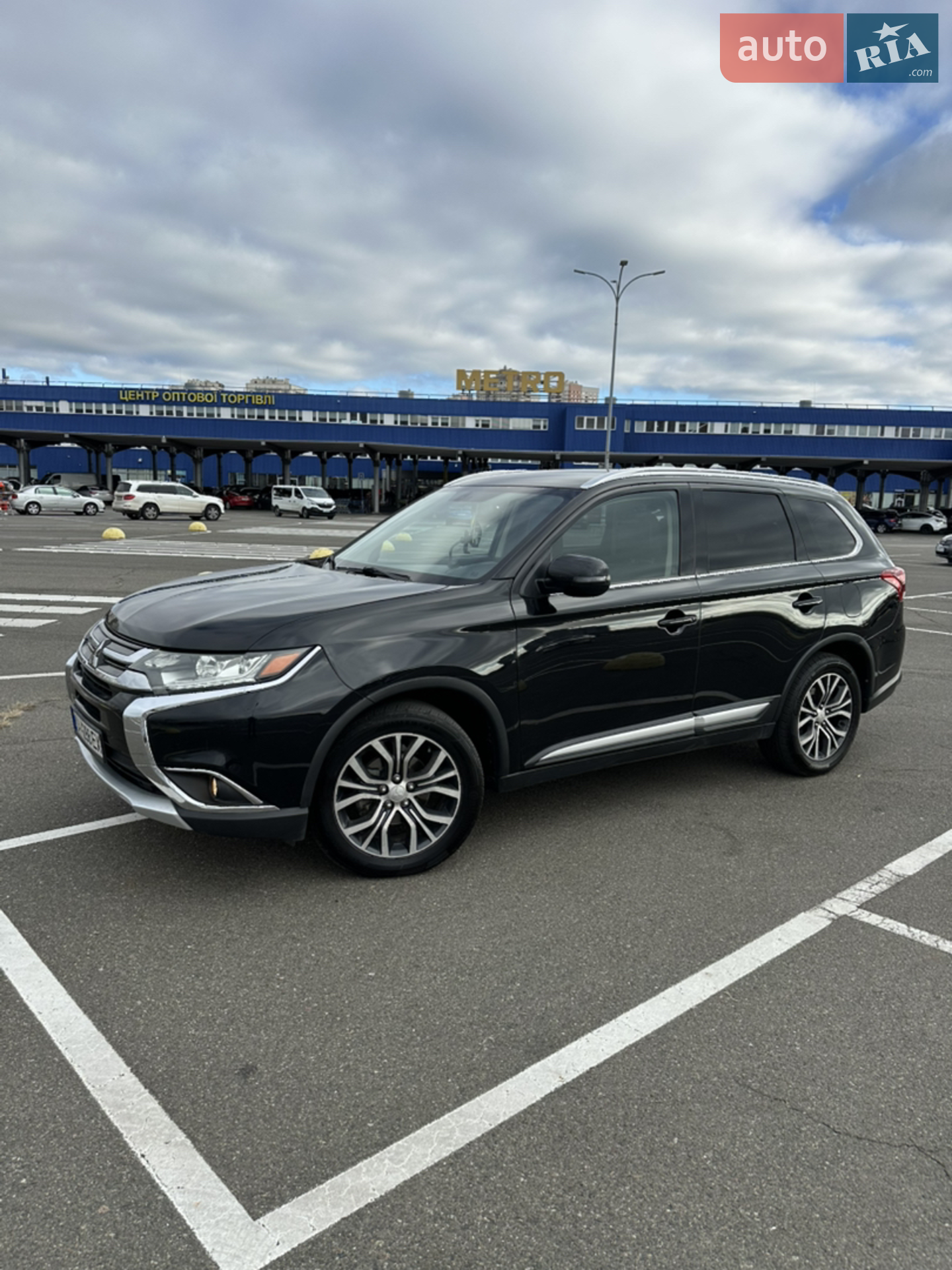 2017 Mitsubishi Outlander - фото 1