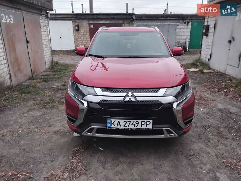 Внедорожник / Кроссовер Mitsubishi Outlander 2019 в Киеве