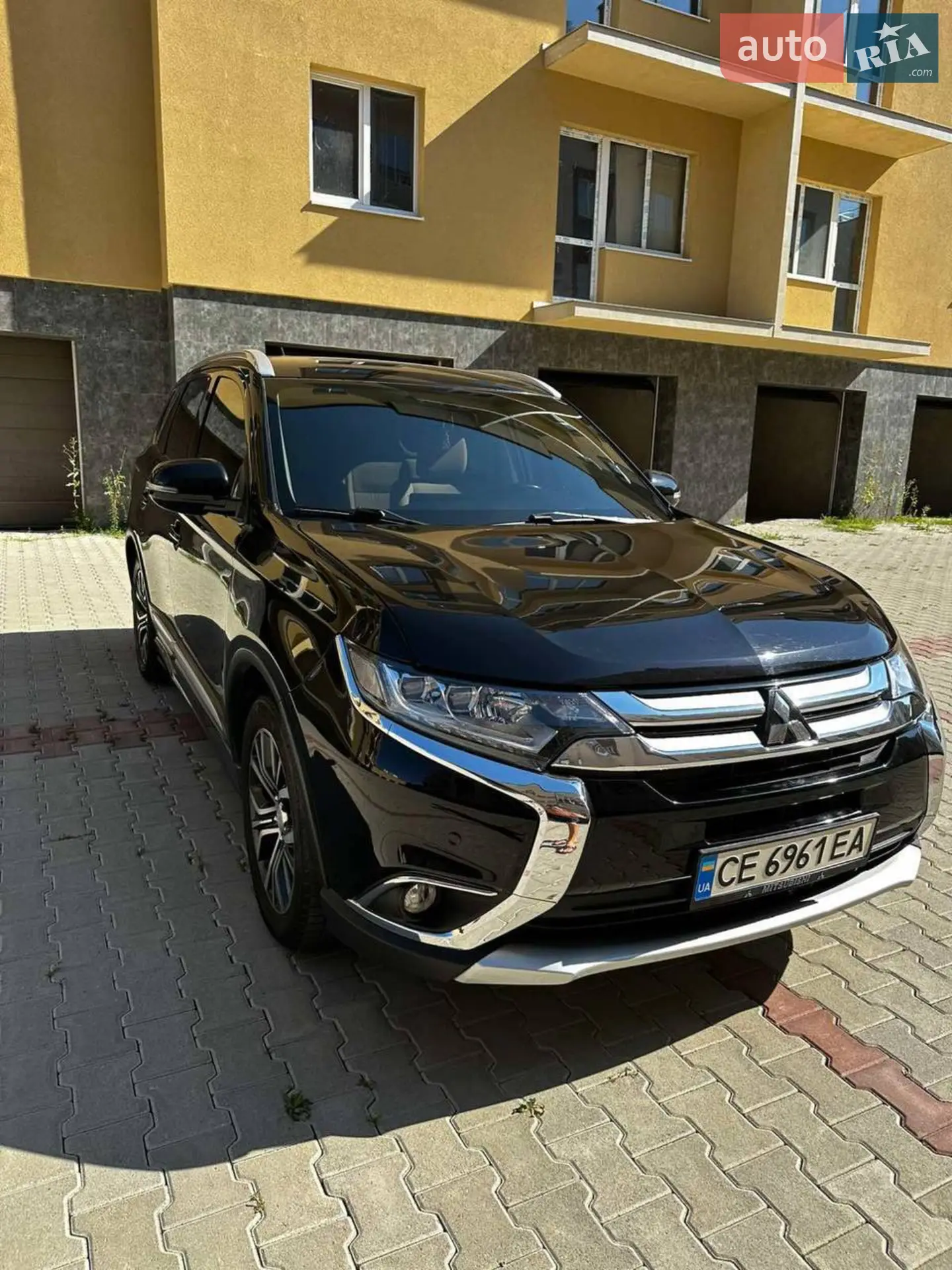 2015 Mitsubishi Outlander - фото 1
