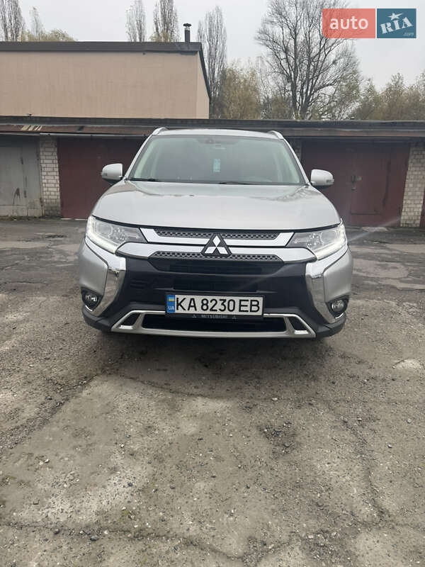 Внедорожник / Кроссовер Mitsubishi Outlander 2019 в Киеве