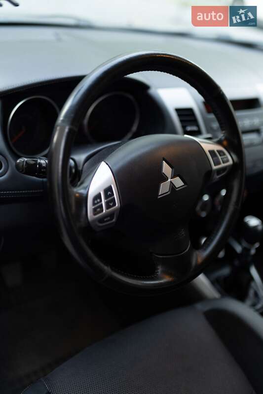 Внедорожник / Кроссовер Mitsubishi Outlander 2011 в Ивано-Франковске фото 29 Внедорожник / Кроссовер Mitsubishi Outlander 2011 в Ивано-Франковске