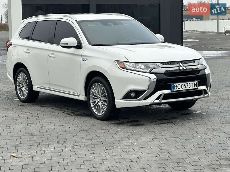 Внедорожник / Кроссовер Mitsubishi Outlander 2021 в Львове