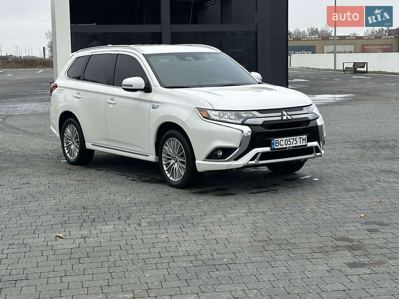 Внедорожник / Кроссовер Mitsubishi Outlander 2021 в Львове